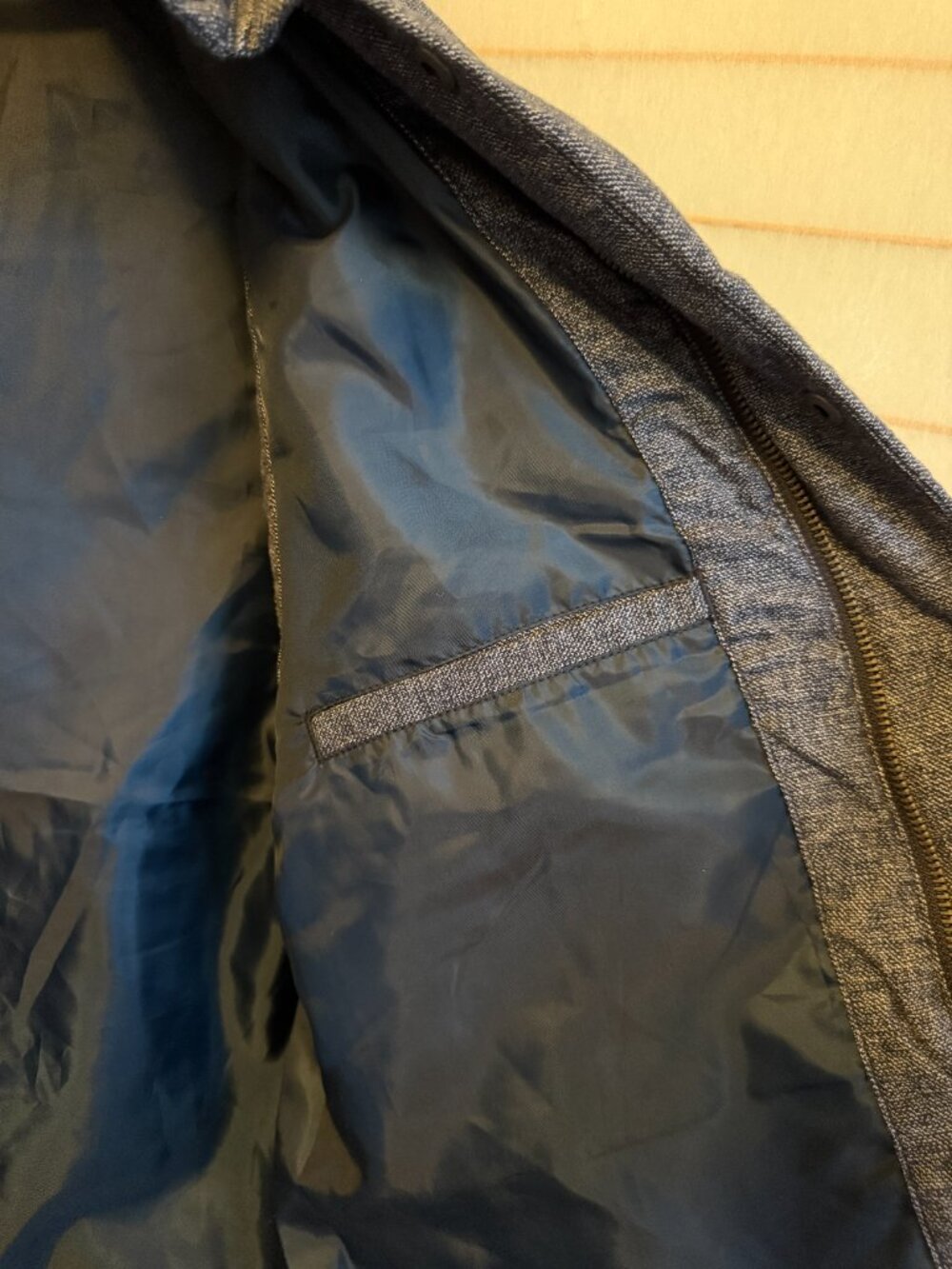 Banana Republic Quilted Puffer Vest (NWT) - Picture 4 of 8